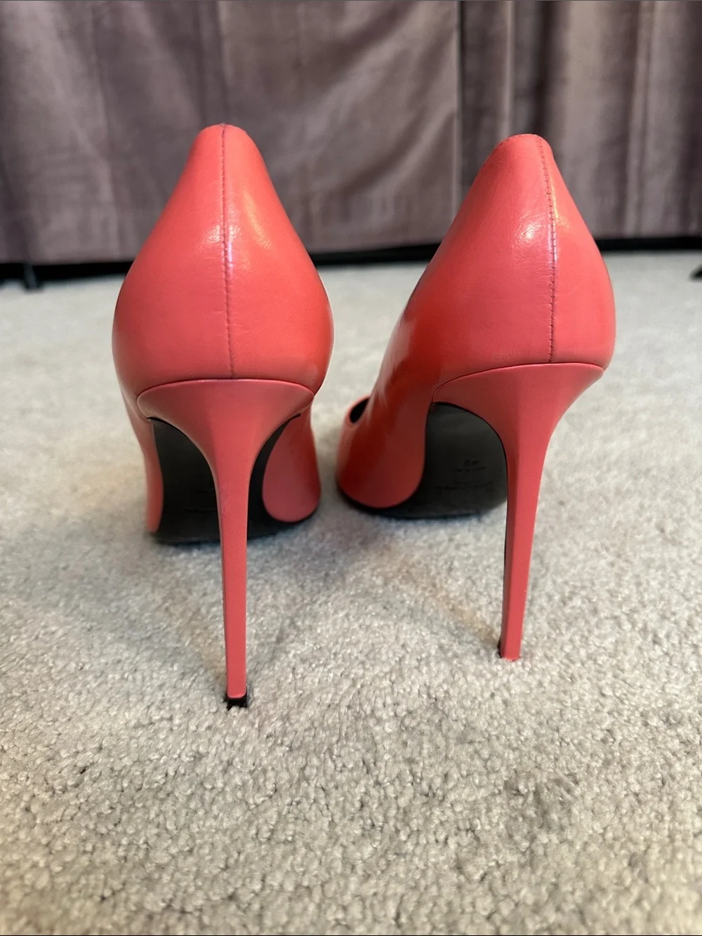 Saint Laurent Coral Leather Pointed-Toe Pumps - Picture 3 of 7